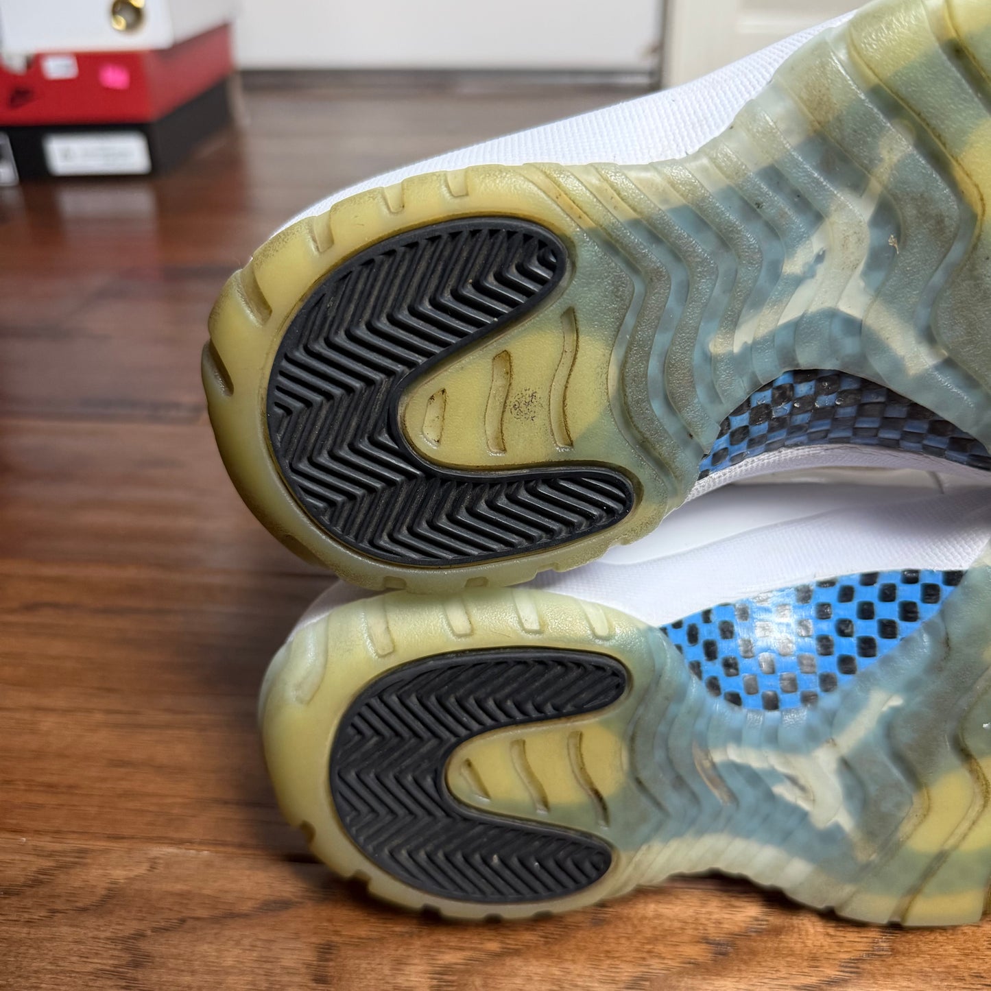 Jordan 11 Low Legend Blue (Pre-Owned, No Box)