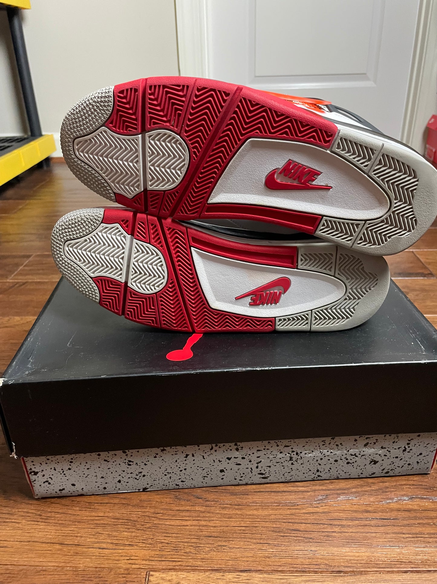 Jordan 4 Fire Red (2020) (Pre-Owned)