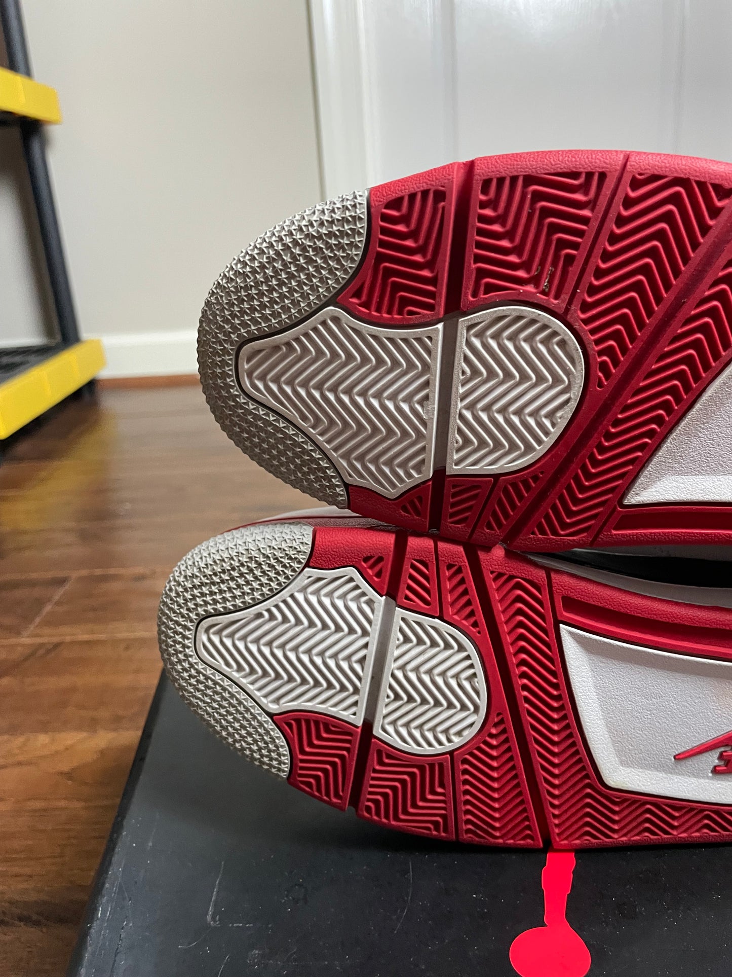 Jordan 4 Fire Red (2020) (Pre-Owned)