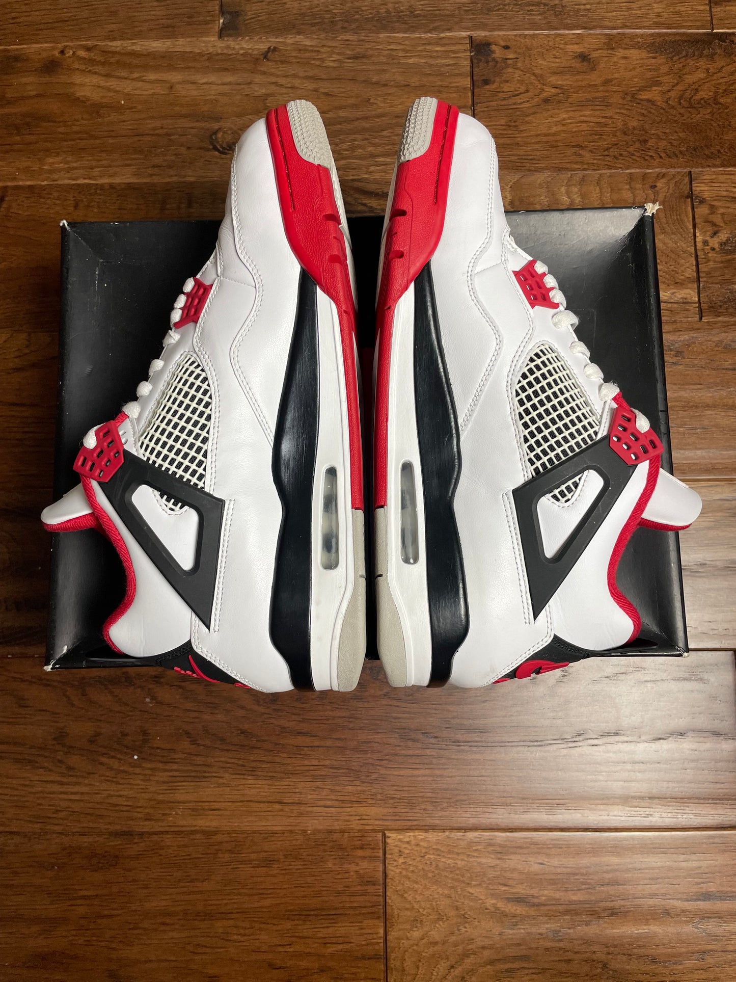 Jordan 4 Fire Red (2020) (Pre-Owned)