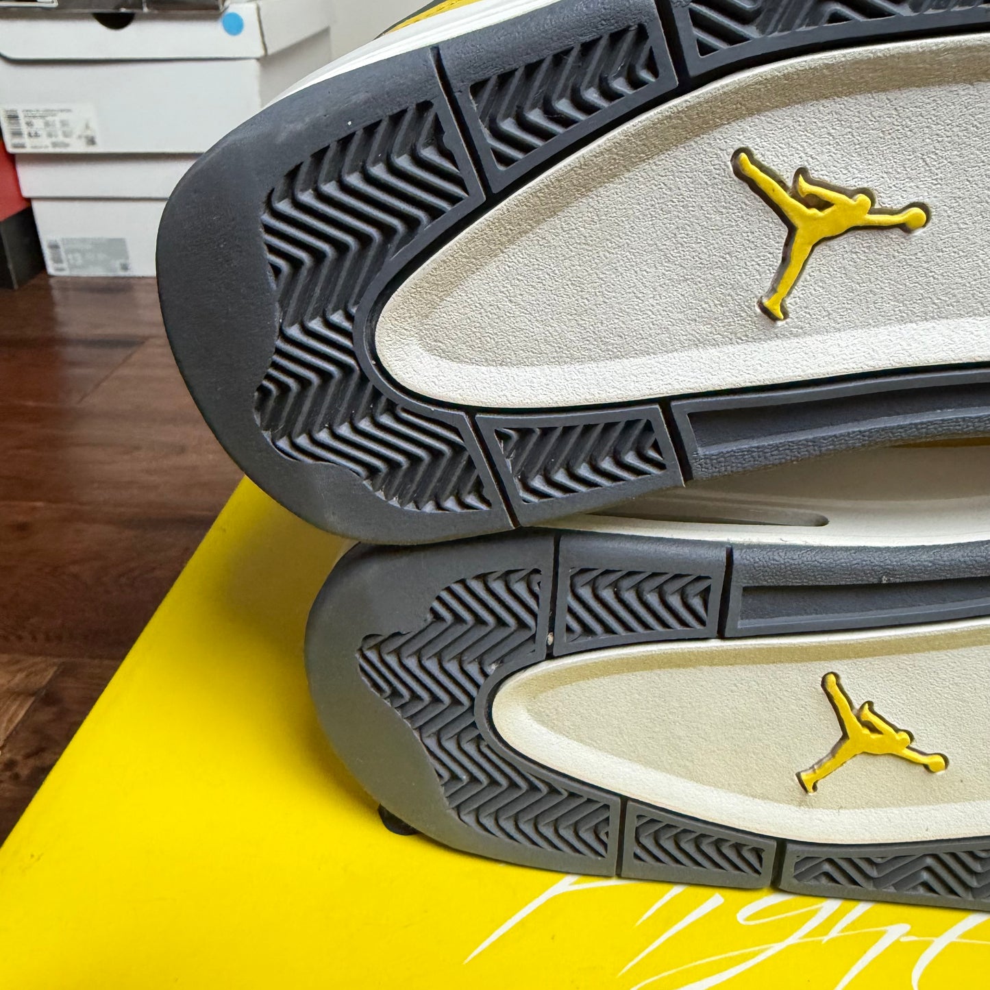 Jordan 4 Lightning (2021) (Pre-Owned)