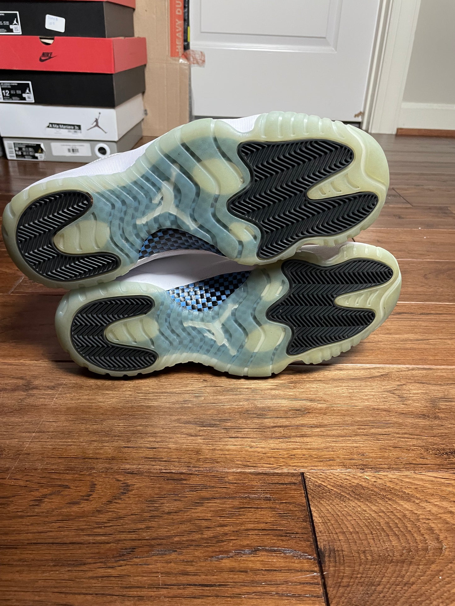 Jordan 11 Low Legend Blue (Pre-Owned, No Box)