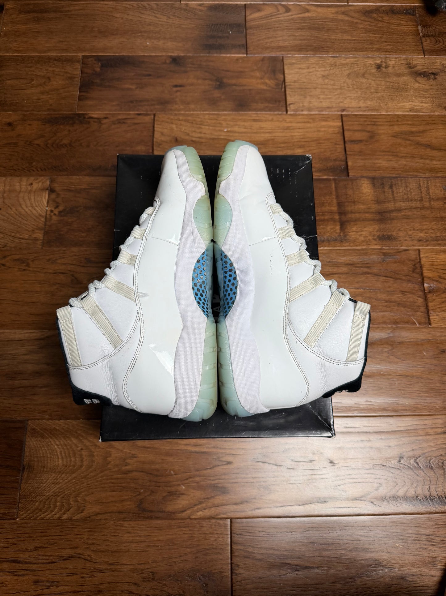 Jordan 11 Legend Blue (2024) (Pre-Owned)