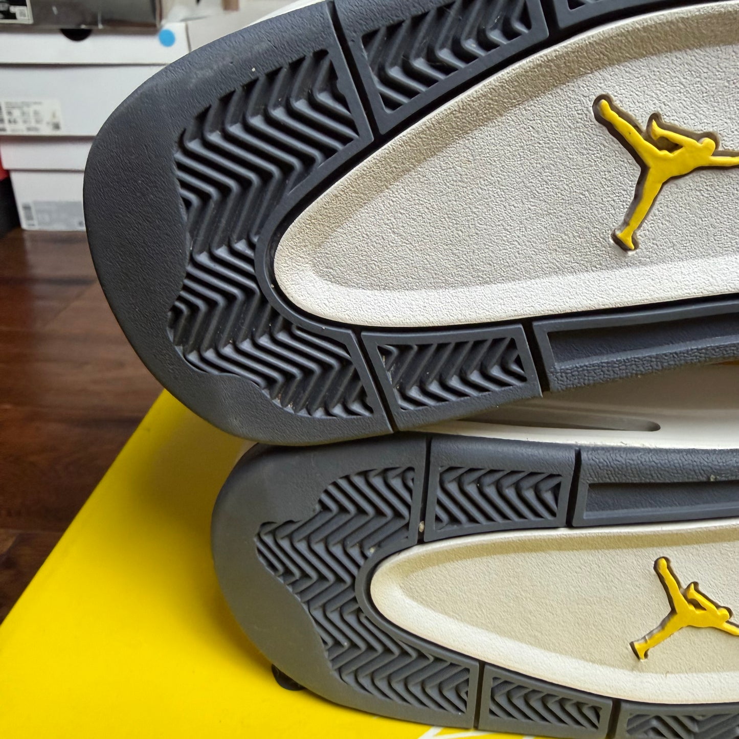 Jordan 4 Lightning (2021) (Pre-Owned)