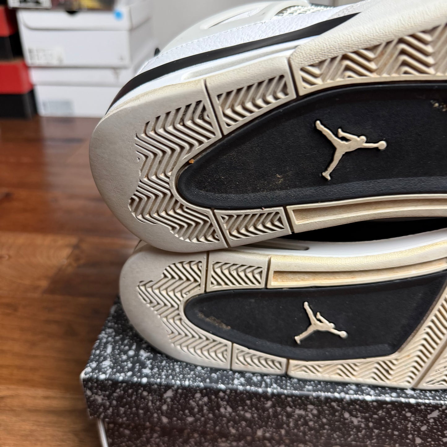 Jordan 4 Military Black (Pre-Owned)