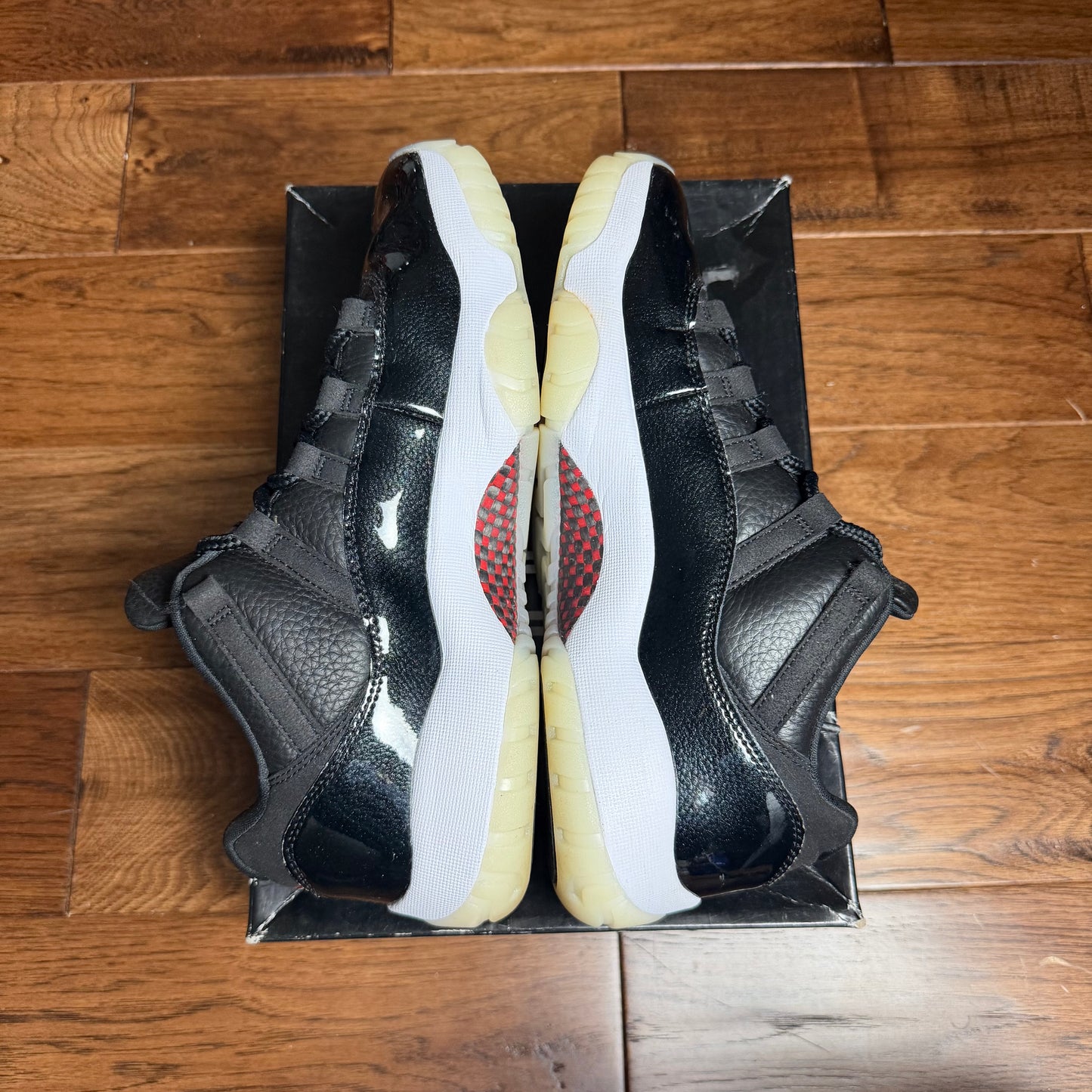 Jordan 11 Low 72-10 (Pre-Owned)