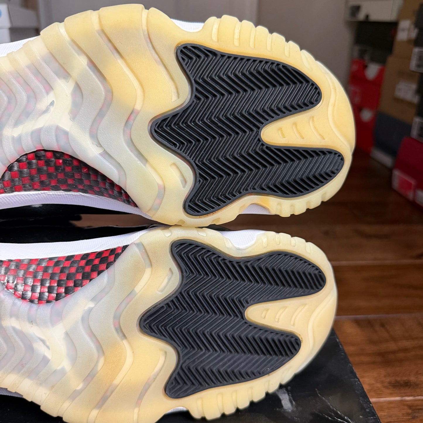 Jordan 11 Low 72-10 (Pre-Owned)