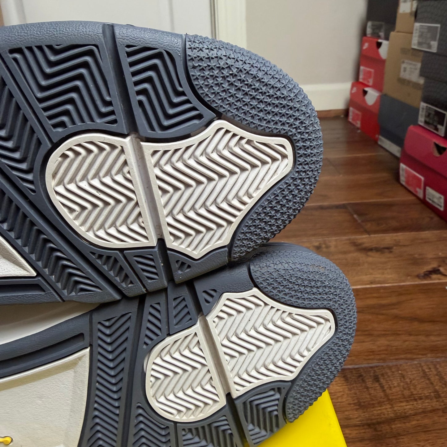 Jordan 4 Lightning (2021) (Pre-Owned)